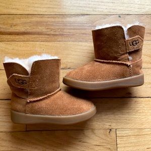 Ugg toddler boots in walnut size 04/05 USA.